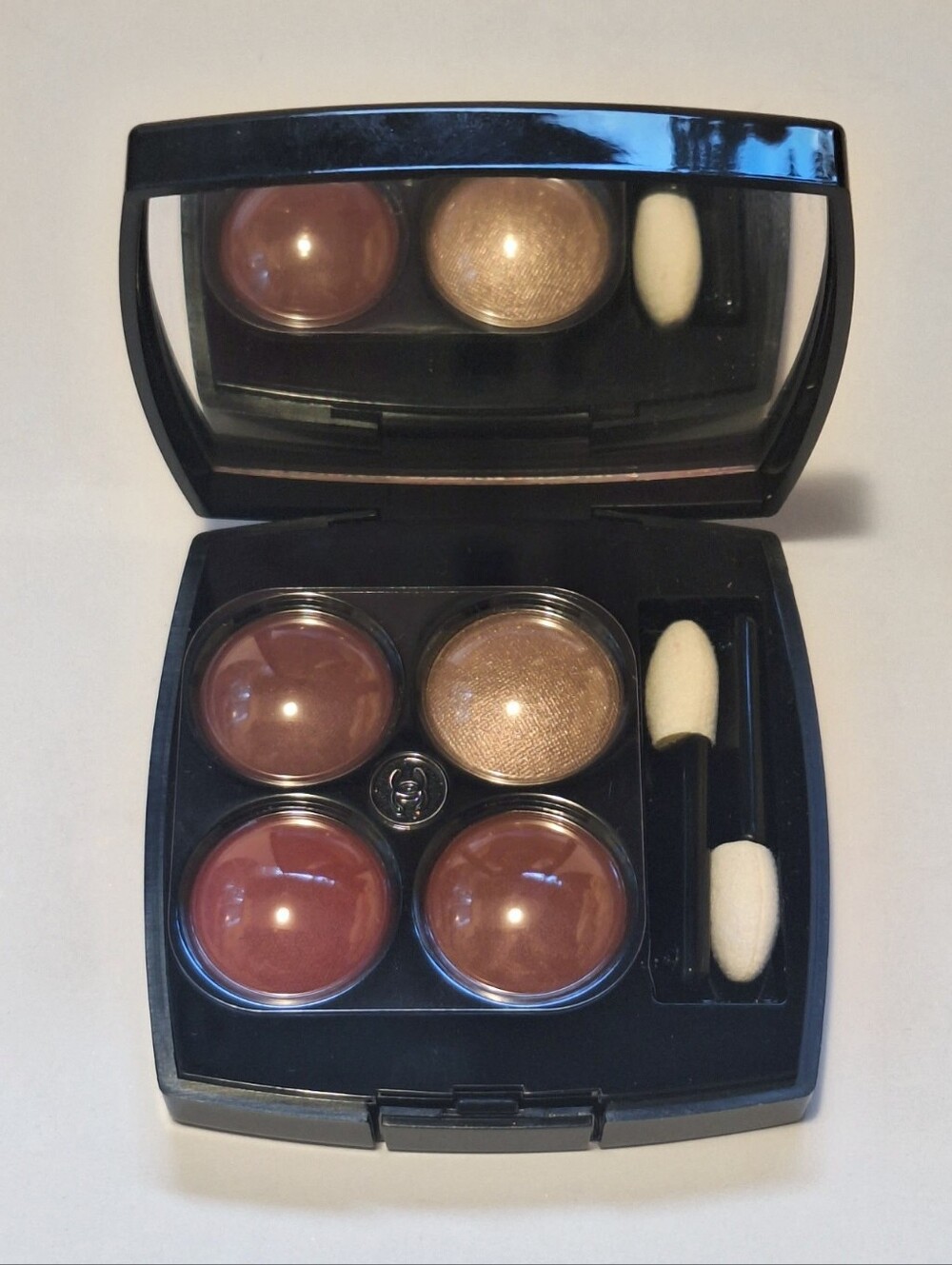 CHANEL Les 4 Ombres / Multi-Effect Quadra Eyeshadow / 364 Candeur Et Séduction